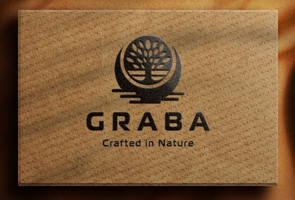 Logo firmy Graba na drewnianej wizytówce